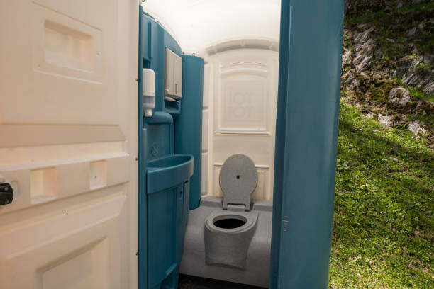 Best VIP or Luxury Restroom Trailers  in Carpendale, WV